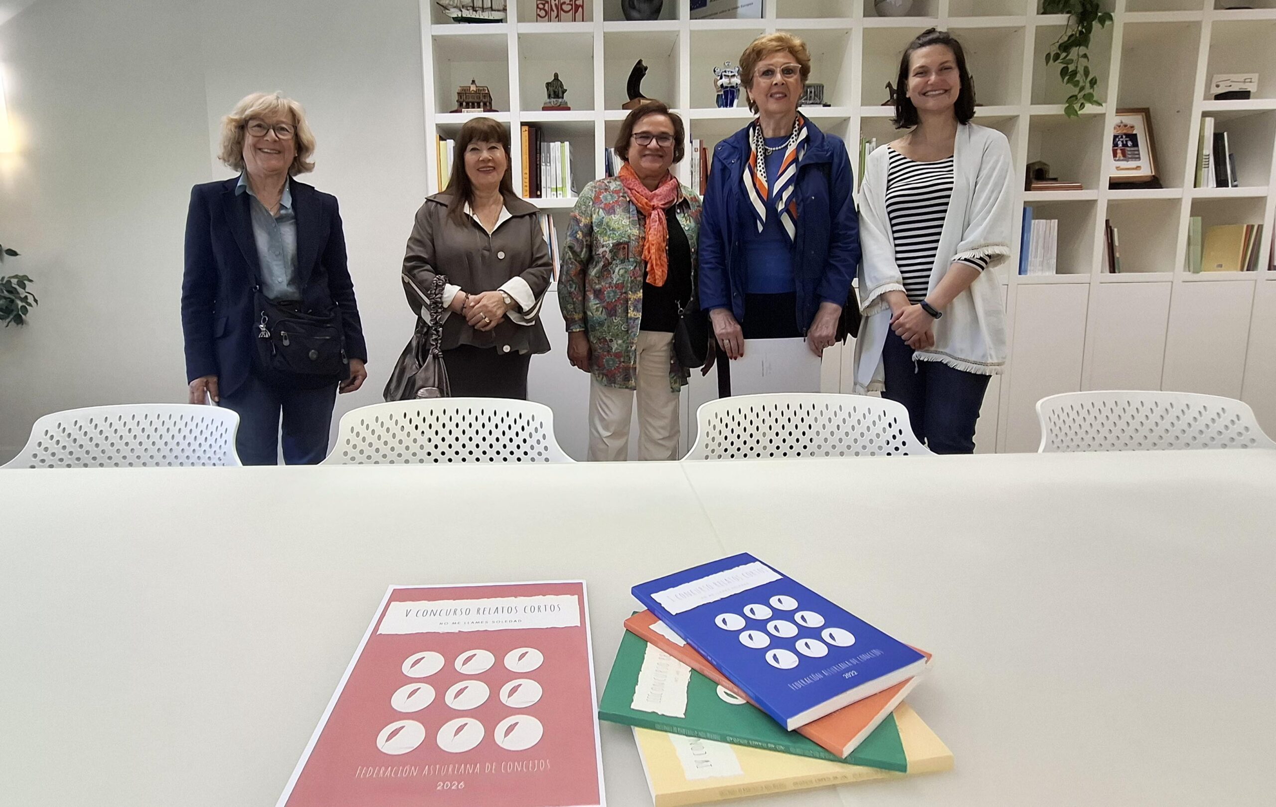 De izquierda a derecha María del Carmen Alonso Dos-Santos, Esther García López, Teresa Pandiella Hevia, Rosa Serdio y Bárbara Vega Mallo